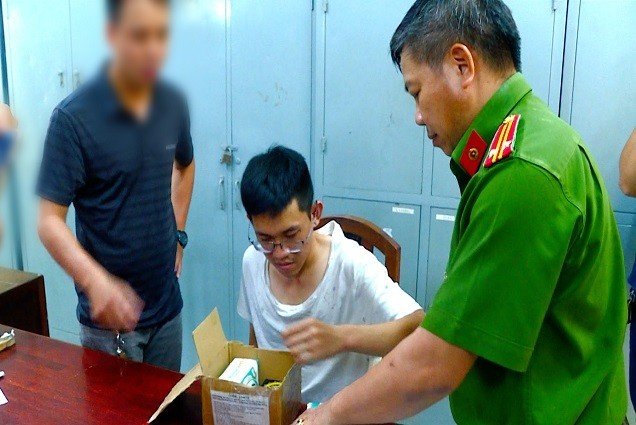 VIDEO: Bắt giữ đối tượng tàng trữ trái phép nhiều loại ma túy