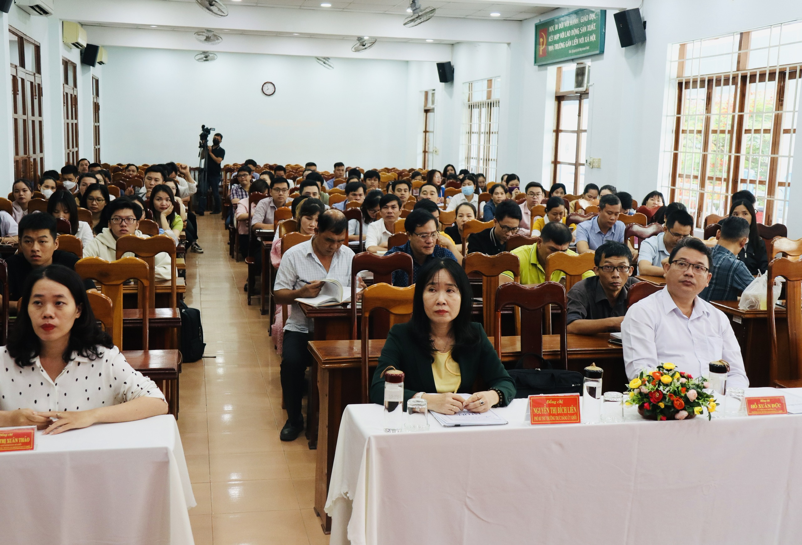 Đảng ủy Khối Các cơ quan tỉnh tổ chức Lớp bồi dưỡng lý luận chính trị cho đảng viên mới