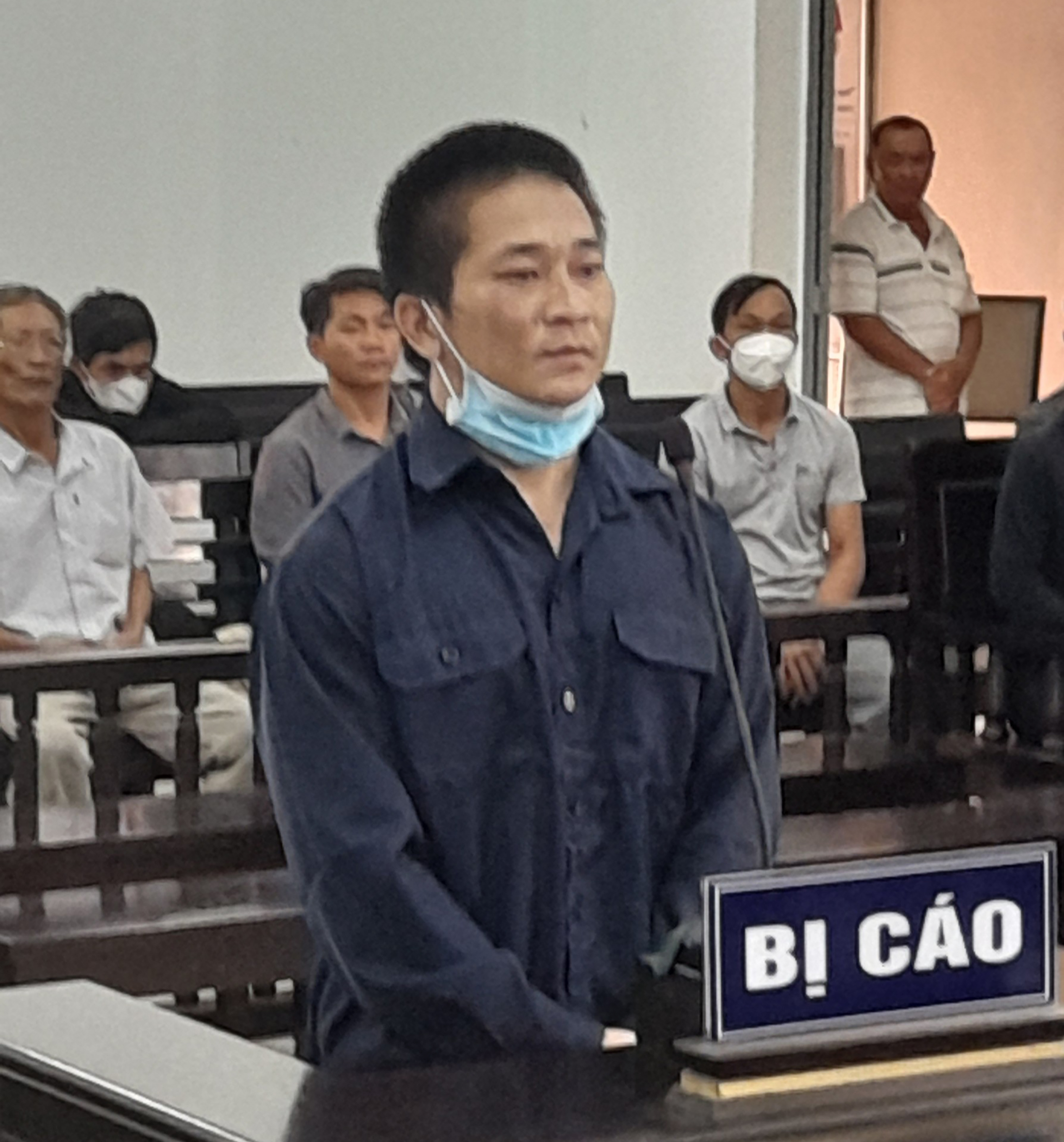 Lãnh 8 năm tù vì đòi nợ giùm bạn bằng… dao