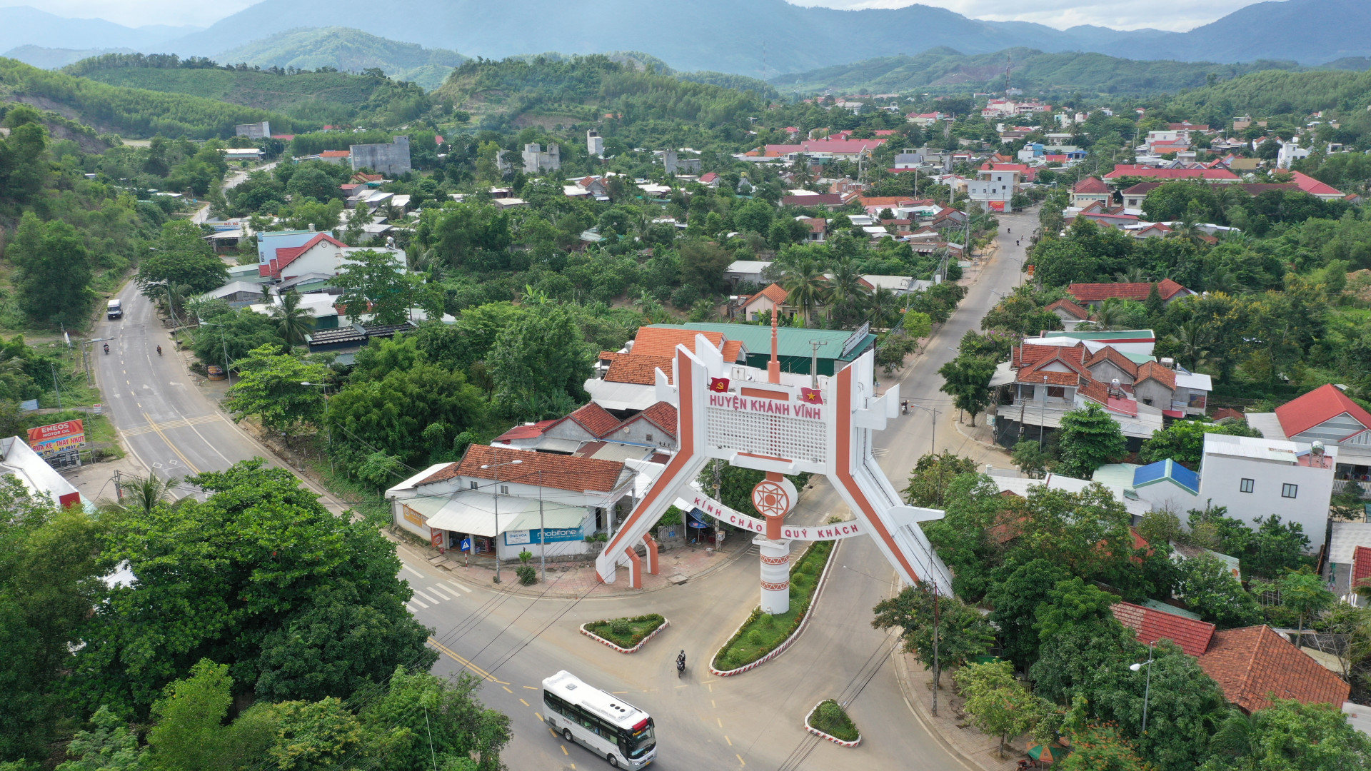 Một góc huyện Khánh Vĩnh từ trên cao.