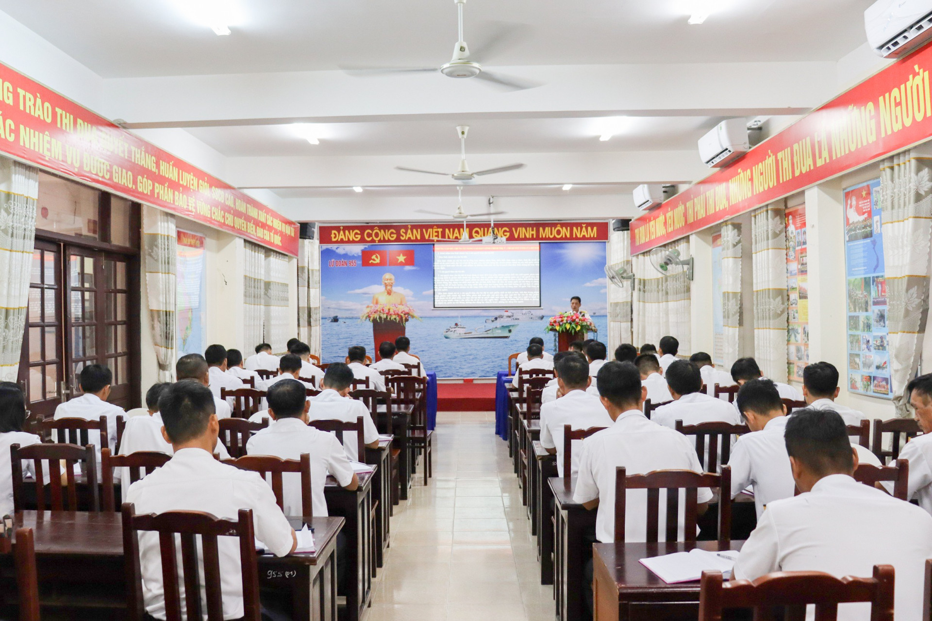 Quang cảnh hội nghị.