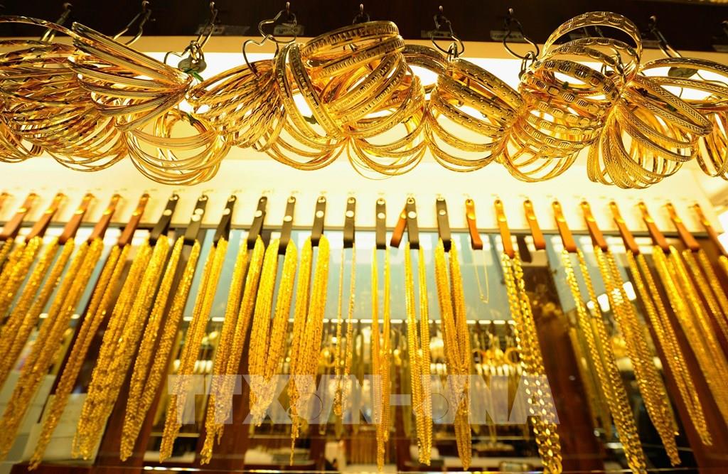 Giá vàng vẫn neo quanh mức cao nhất một tháng