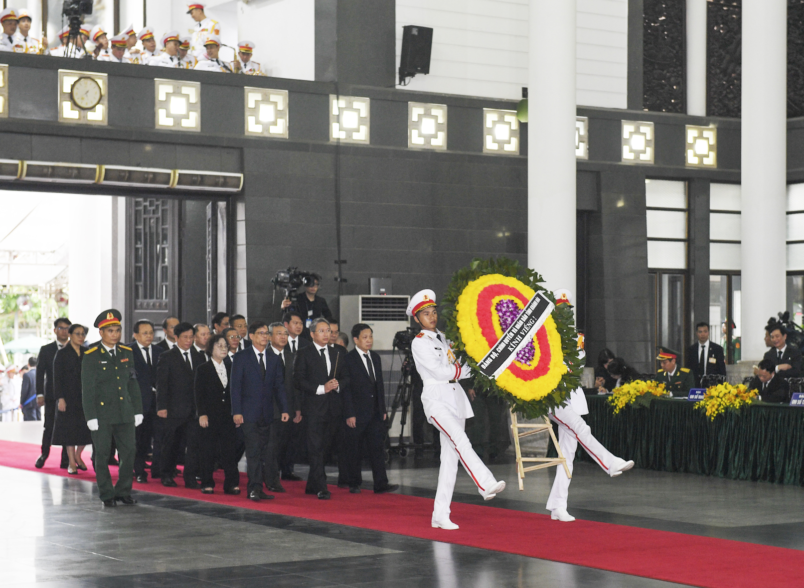 Đoàn lãnh đạo tỉnh Khánh Hòa vào viếng Tổng Bí thư Nguyễn Phú Trọng tại Nhà tang lễ Quốc gia