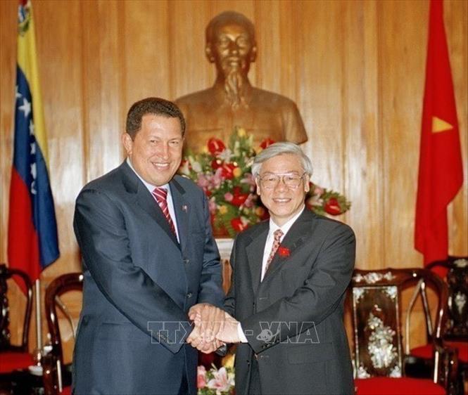 Chủ tịch Quốc hội Nguyễn Phú Trọng tiếp Tổng thống Venezuela Hugo Chavez thăm chính thức Việt Nam (Hà Nội, 31/7/2006).