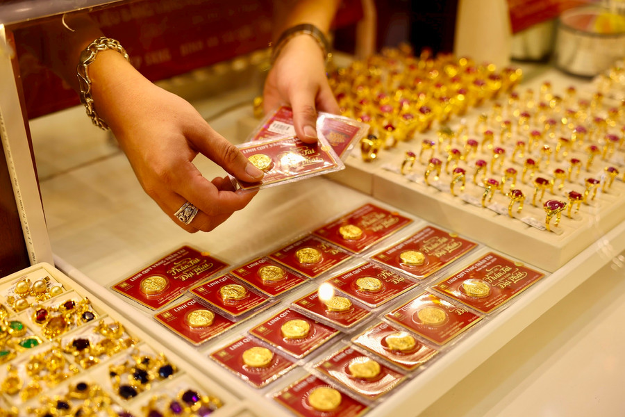 Đầu tuần, giá USD giảm, vàng đứng yên