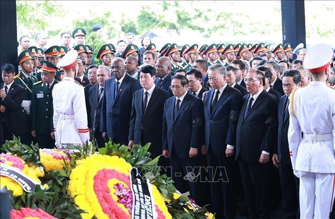 Các đồng chí lãnh đạo, nguyên lãnh đạo Đảng, Nhà nước, đại biểu trong nước và quốc tế tại Lễ an táng Tổng Bí thư Nguyễn Phú Trọng.  