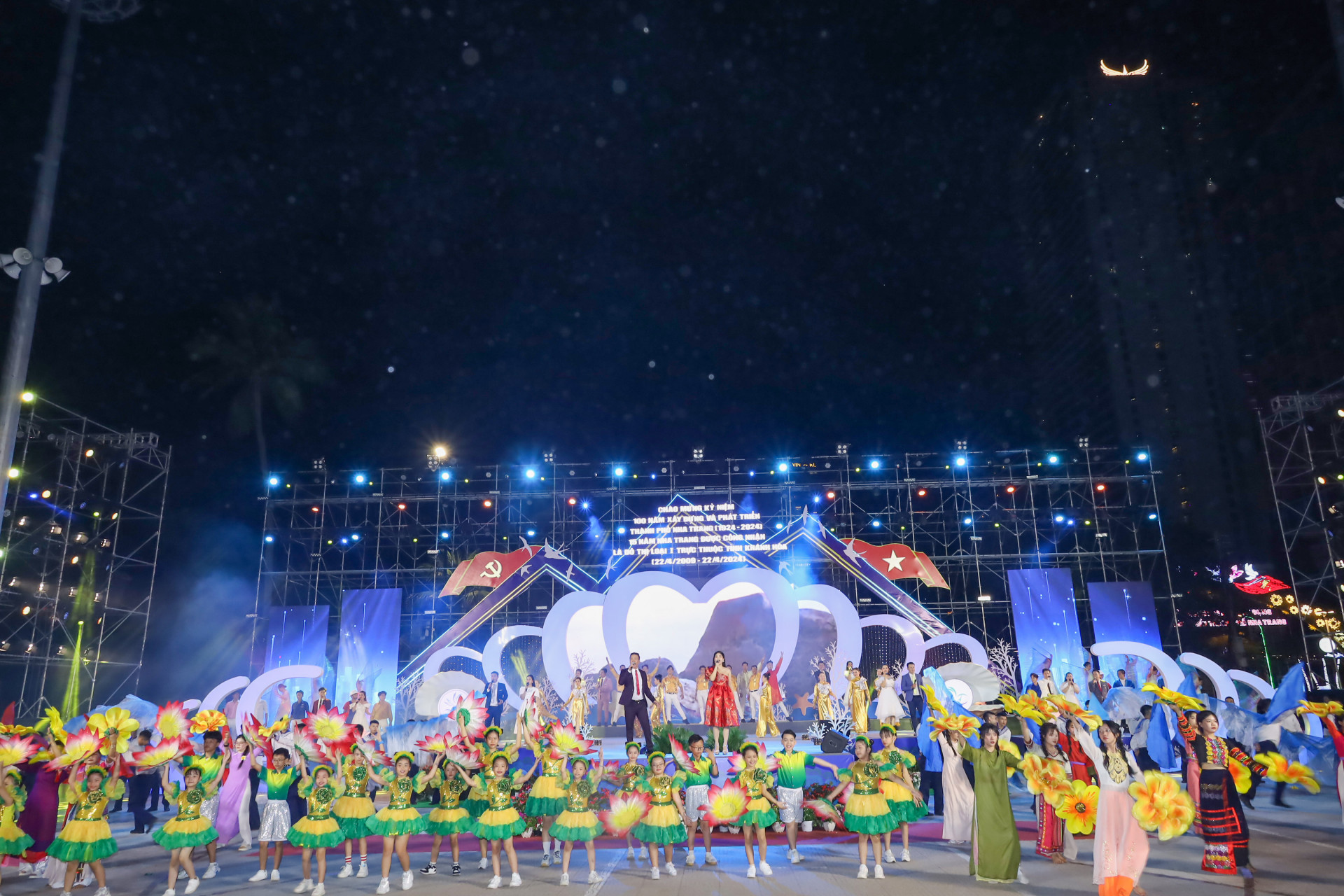 A composition by musician Hinh Phuoc Lien performed in the art program celebrating Nha Trang City’s 100th anniversary of construction and development

