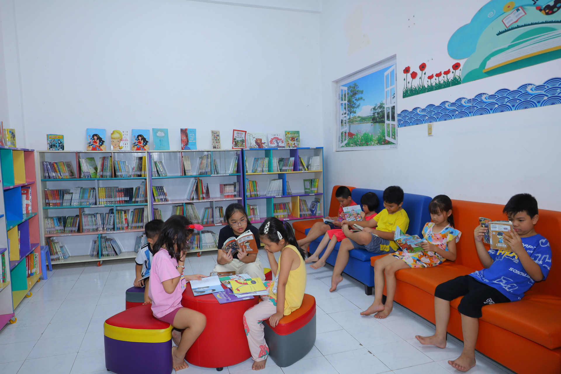 Children reading books at Khanh Hoa Provincial Library

