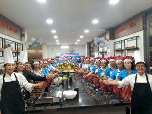 Mở lớp dạy nghề bếp cho phụ nữ ở phường Vĩnh Phước