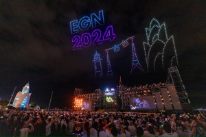 Du khách quốc tế thích thú với Lễ hội Vịnh ánh sáng quốc tế Nha Trang 2024
