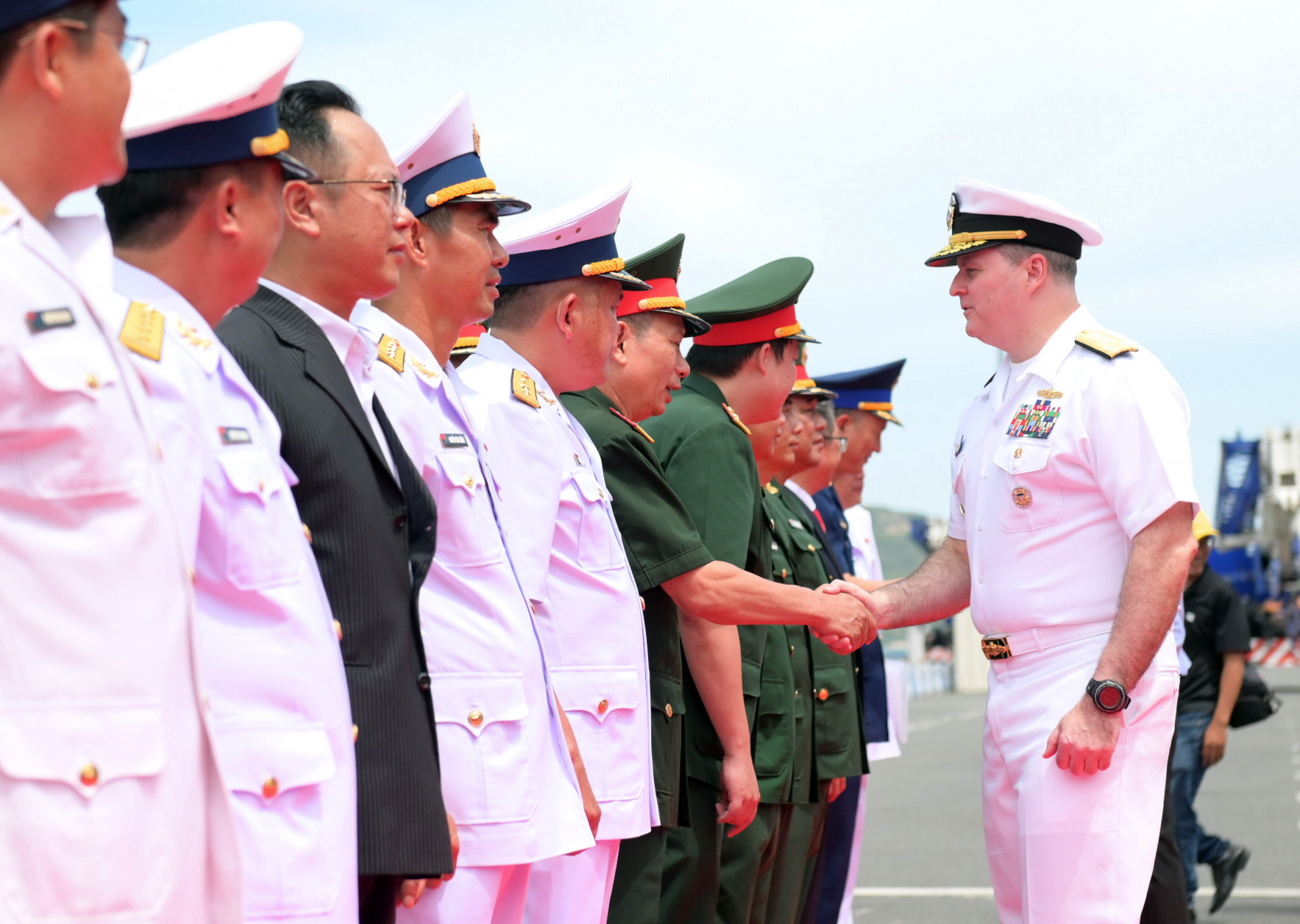 Hải quân và Lực lượng Tuần duyên Hoa Kỳ thăm xã giao tại tỉnh Khánh Hòa