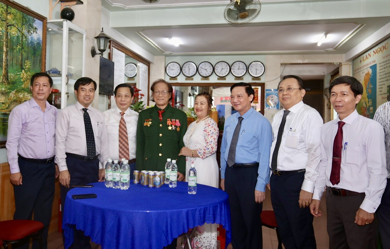 Phó Chủ tịch Quốc hội Nguyễn Khắc Định thăm các gia đình người có công trên địa bàn TP. Nha Trang