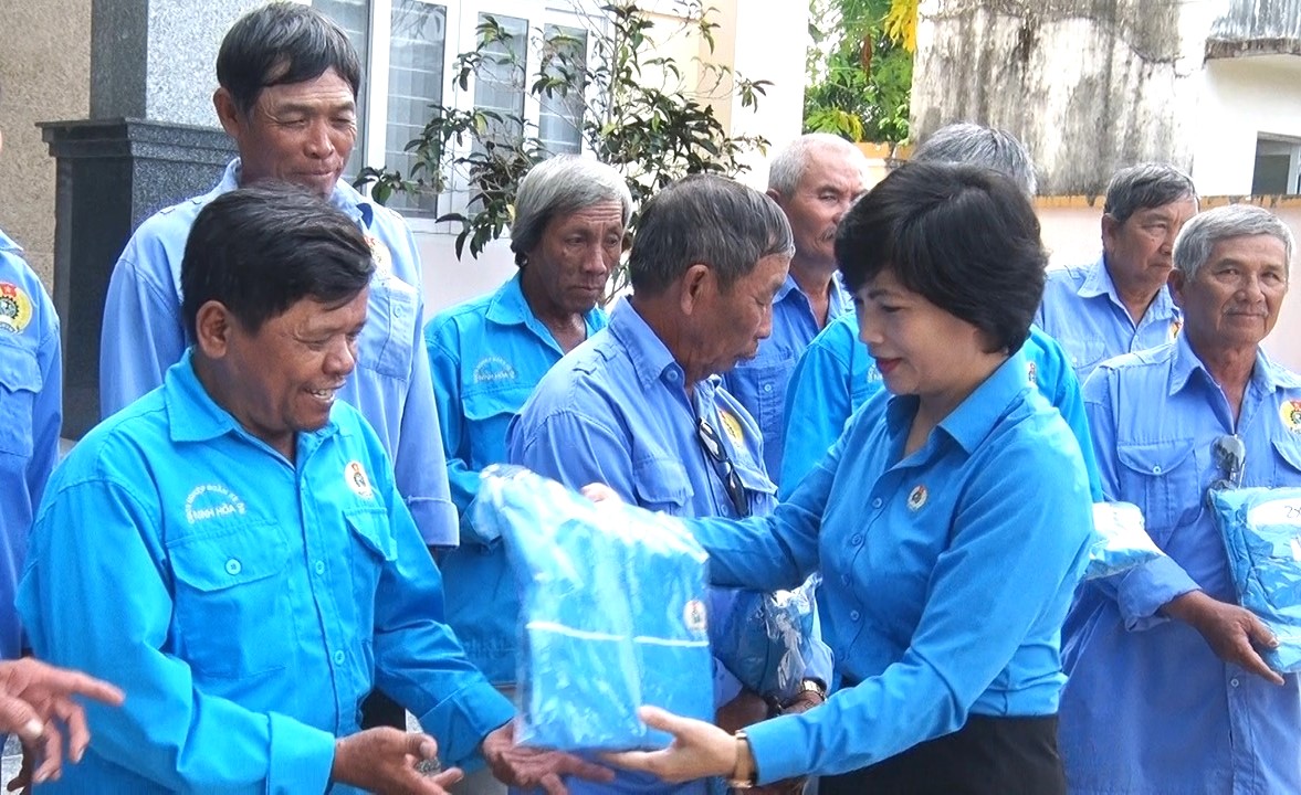 Hội nghị Ban Chấp hành Liên đoàn Lao động thị xã Ninh Hòa lần thứ 4