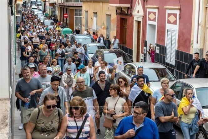 Tuần hành phản đối làn sóng di cư đến quần đảo Canary (Tây Ban Nha)