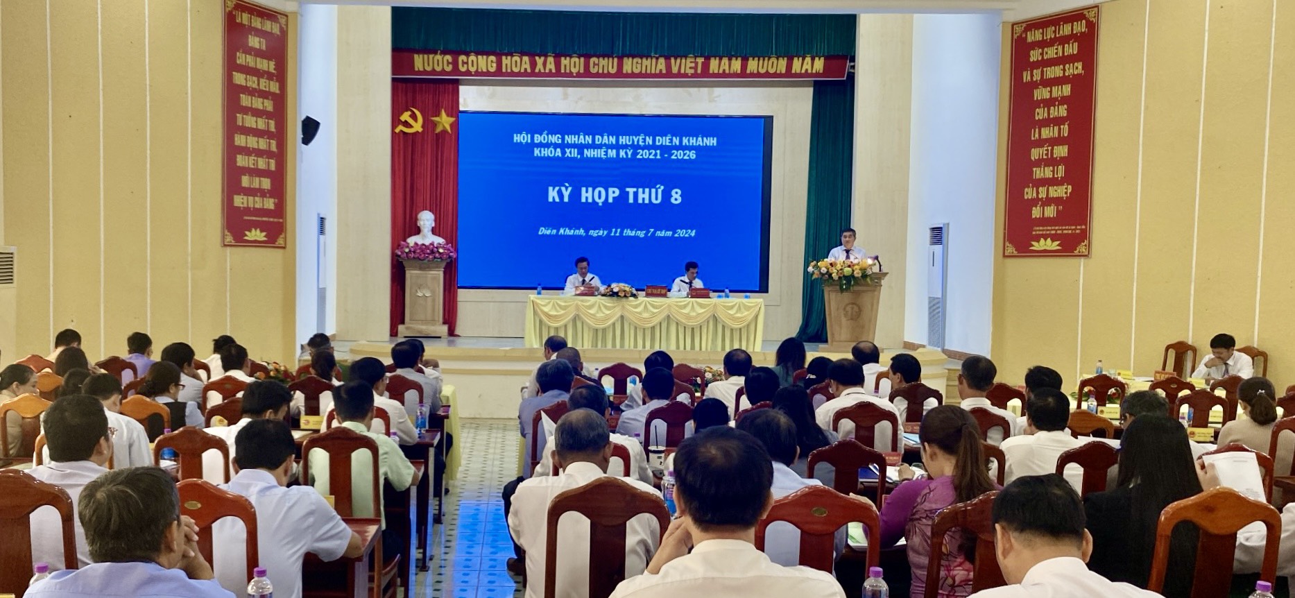 Khai mạc kỳ họp thứ 8 HĐND huyện Diên Khánh khóa XII, nhiệm kỳ 2021 - 2026