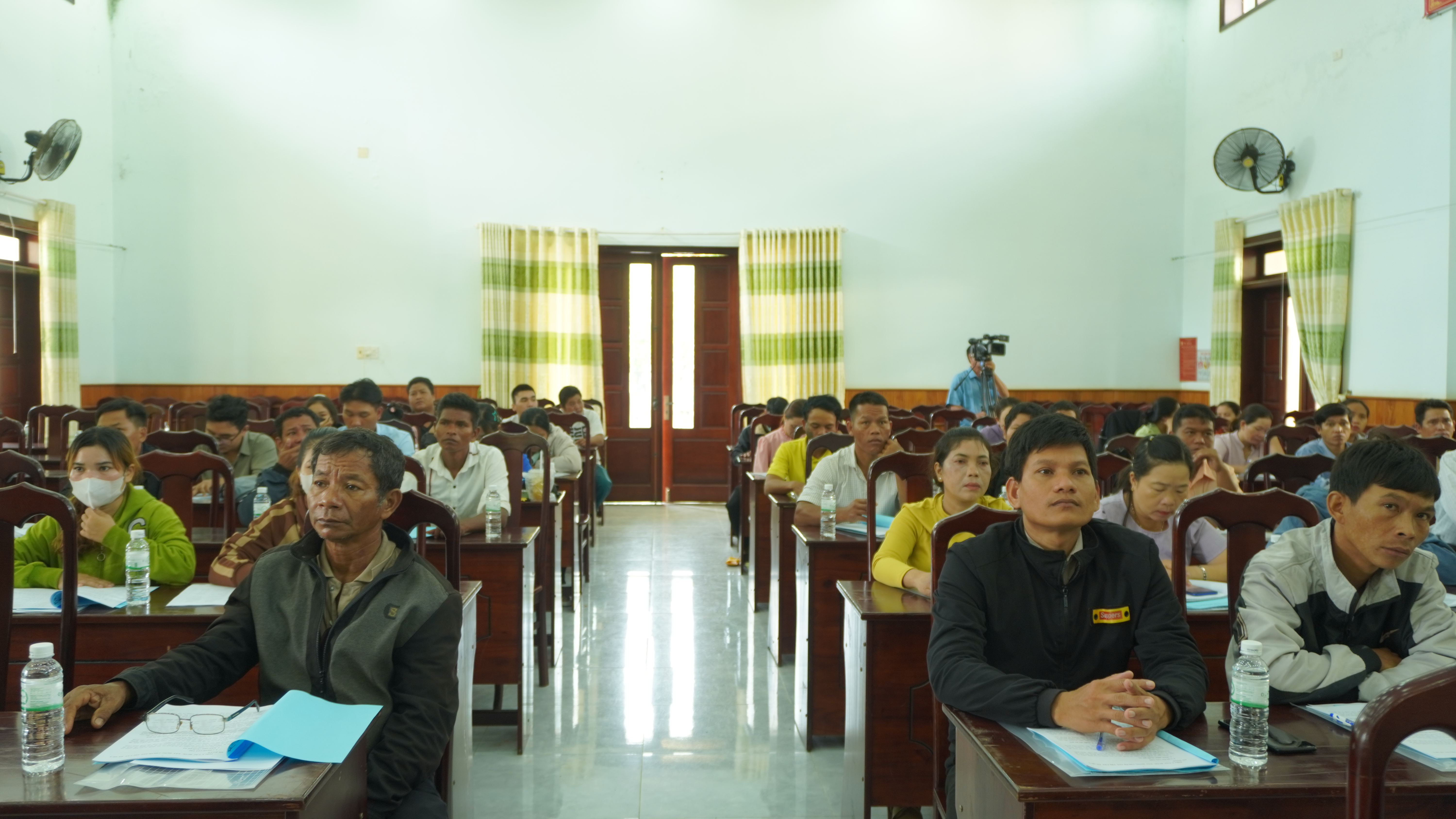 Huyện Khánh Vĩnh:: Hội nghị tập huấn nâng cao năng lực quản lý, quản trị chuỗi giá trị, tìm kiếm, mở rộng thị trường tiêu thụ sản phẩm