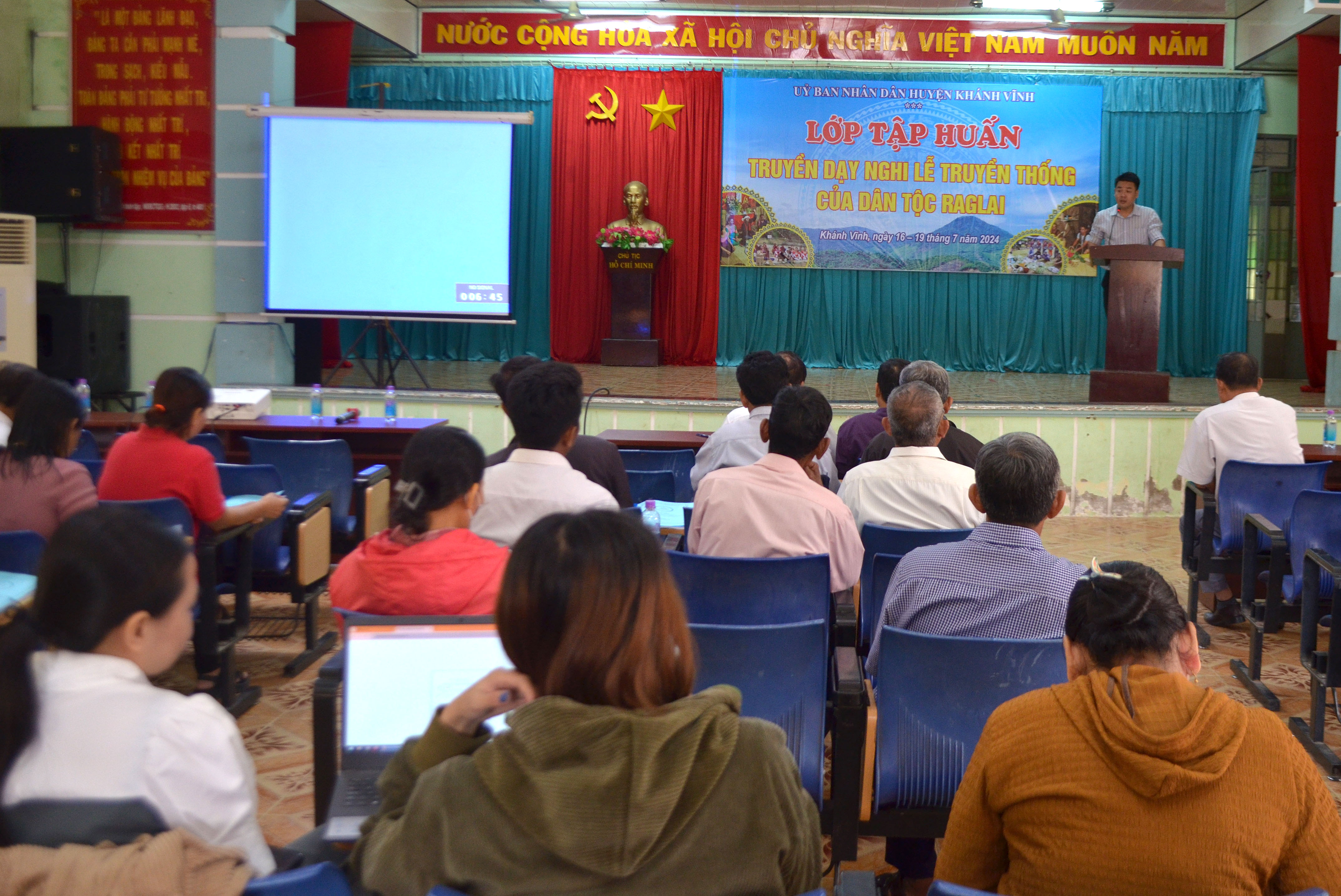 Hơn 80 học viên tham gia lớp tập huấn truyền dạy nghi lễ truyền thống của dân tộc Raglai