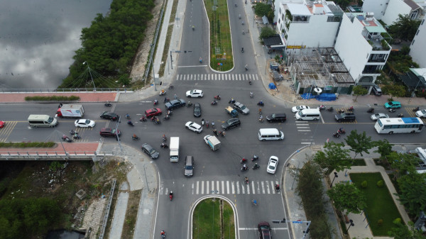 Widening Quan Truong Bridge and improving  intersection