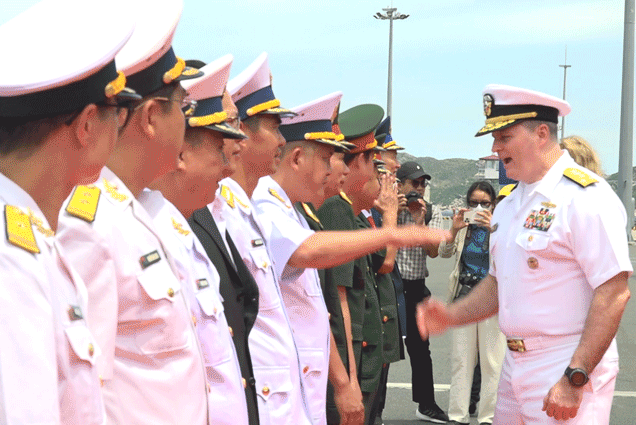VIDEO: Hải quân và Lực lượng Tuần duyên Hoa Kỳ thăm xã giao tại tỉnh Khánh Hòa