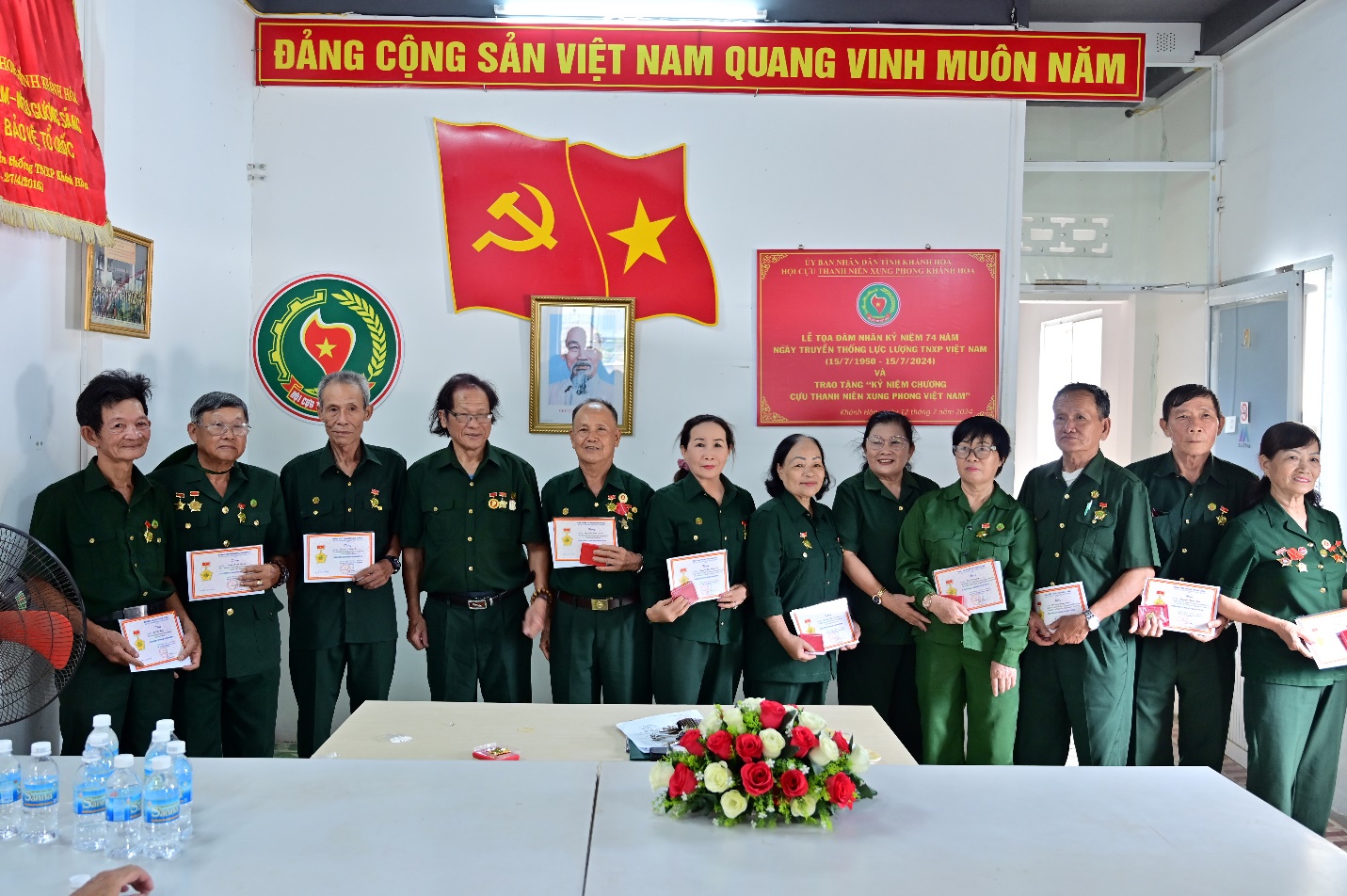 Tặng kỷ niệm chương cho 34 cựu thanh niên xung phong