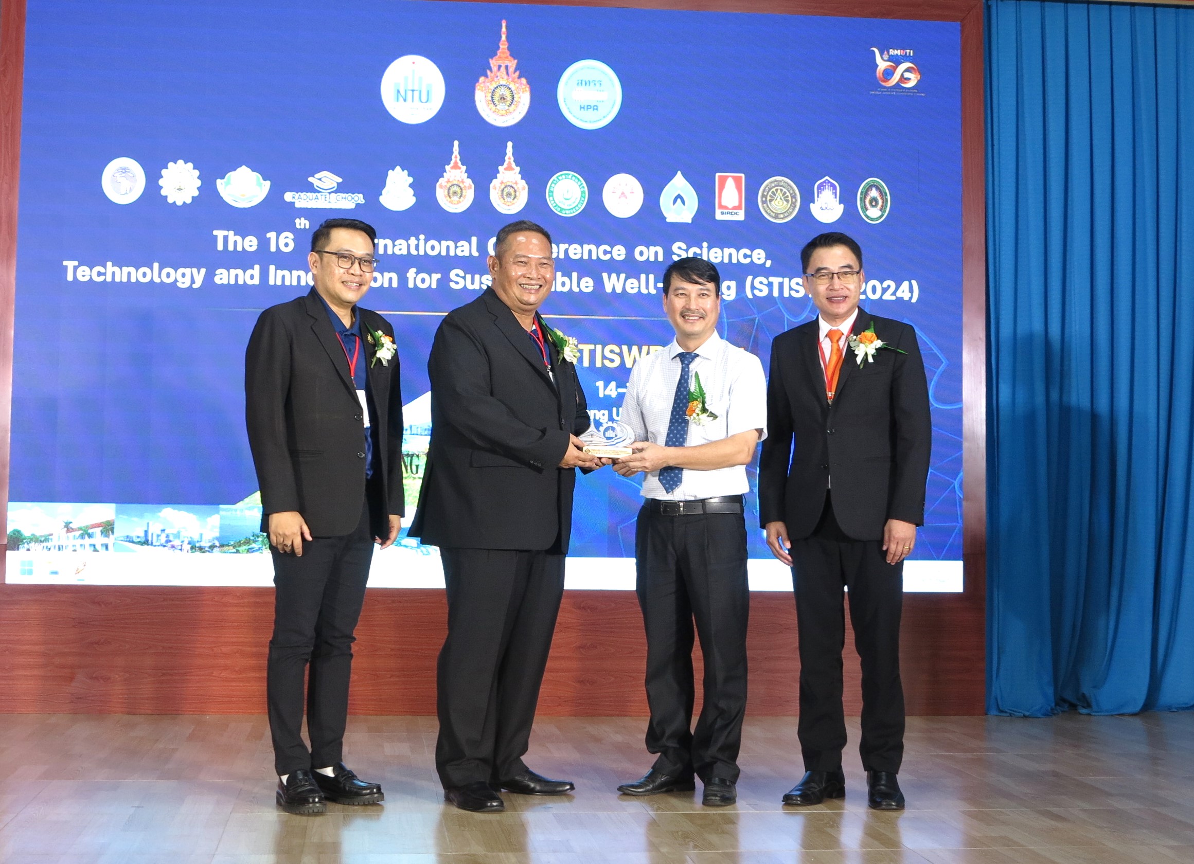 Tại Trường Đại học Nha Trang:: Hội thảo quốc tế về khoa học, công nghệ và đổi mới sáng tạo vì hạnh phúc bền vững