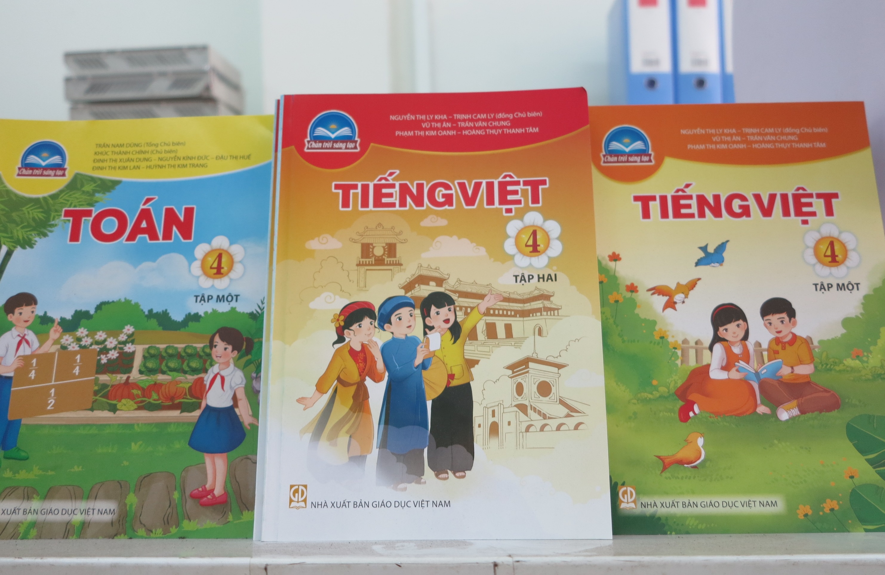 Phân bổ tài liệu giáo dục địa phương lớp 4 cho các trường