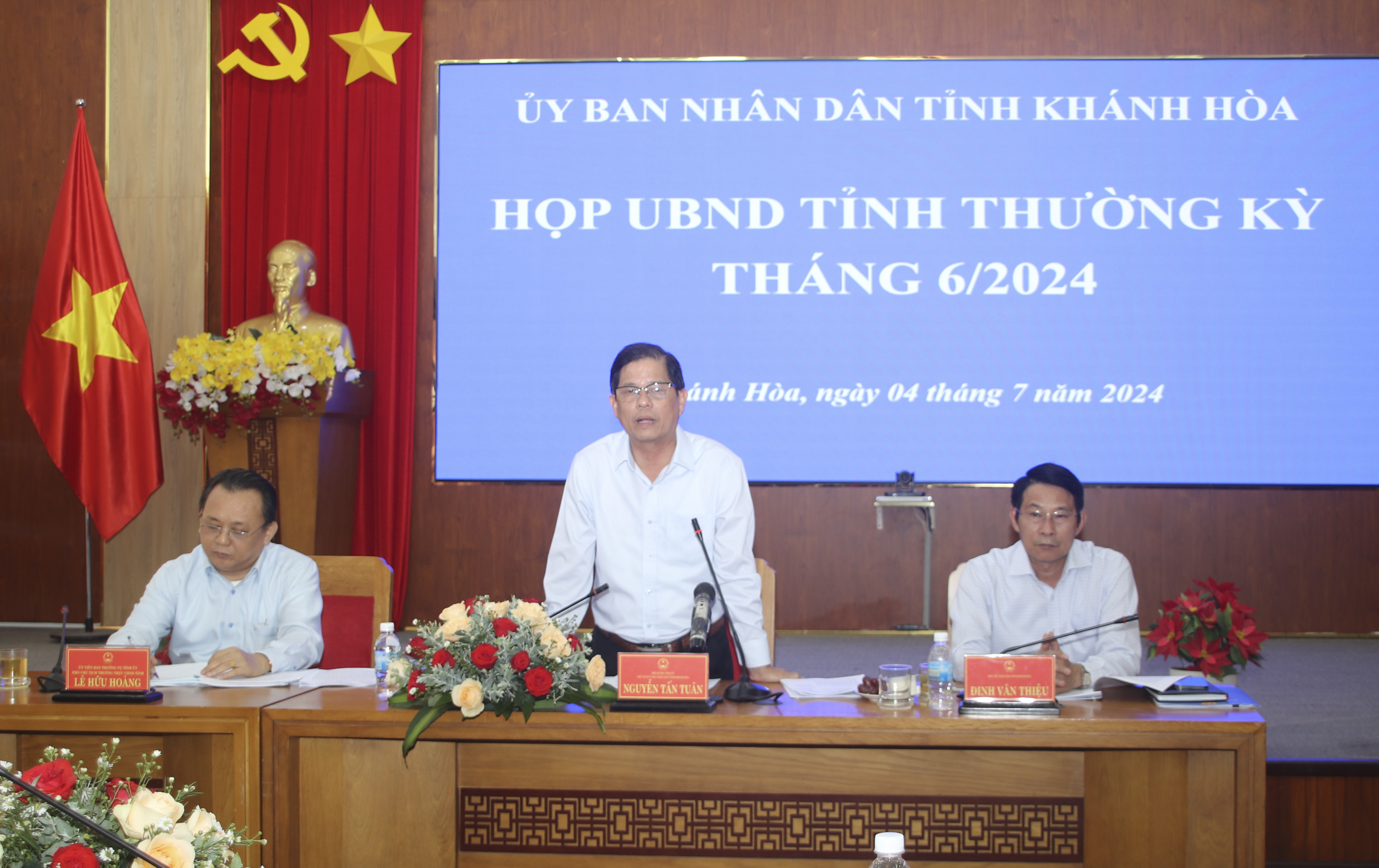 UBND tỉnh Khánh Hòa: Họp thường kỳ tháng 6