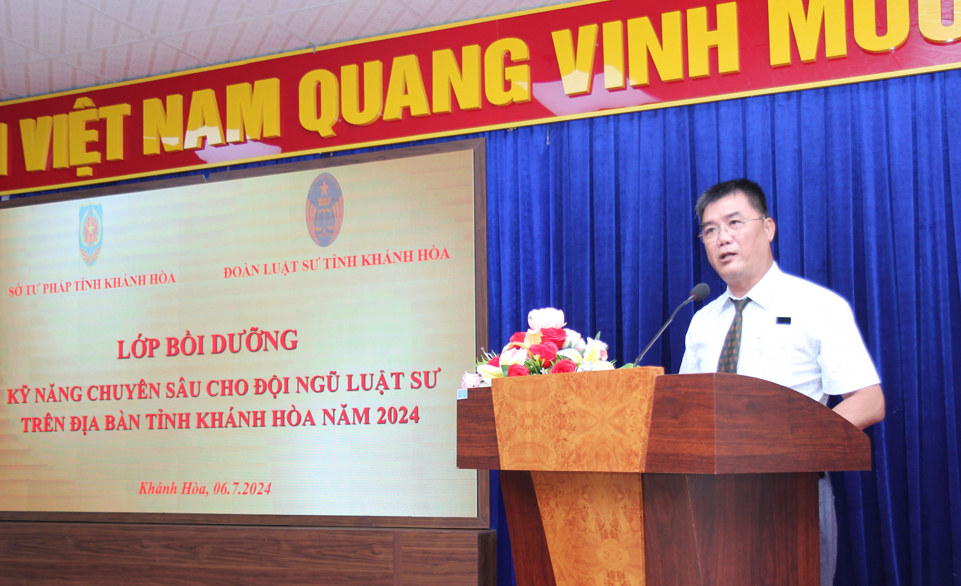 Ông Lương Hùng Minh - Phó Giám đốc Sở Tư pháp phát biểu khai mạc. 