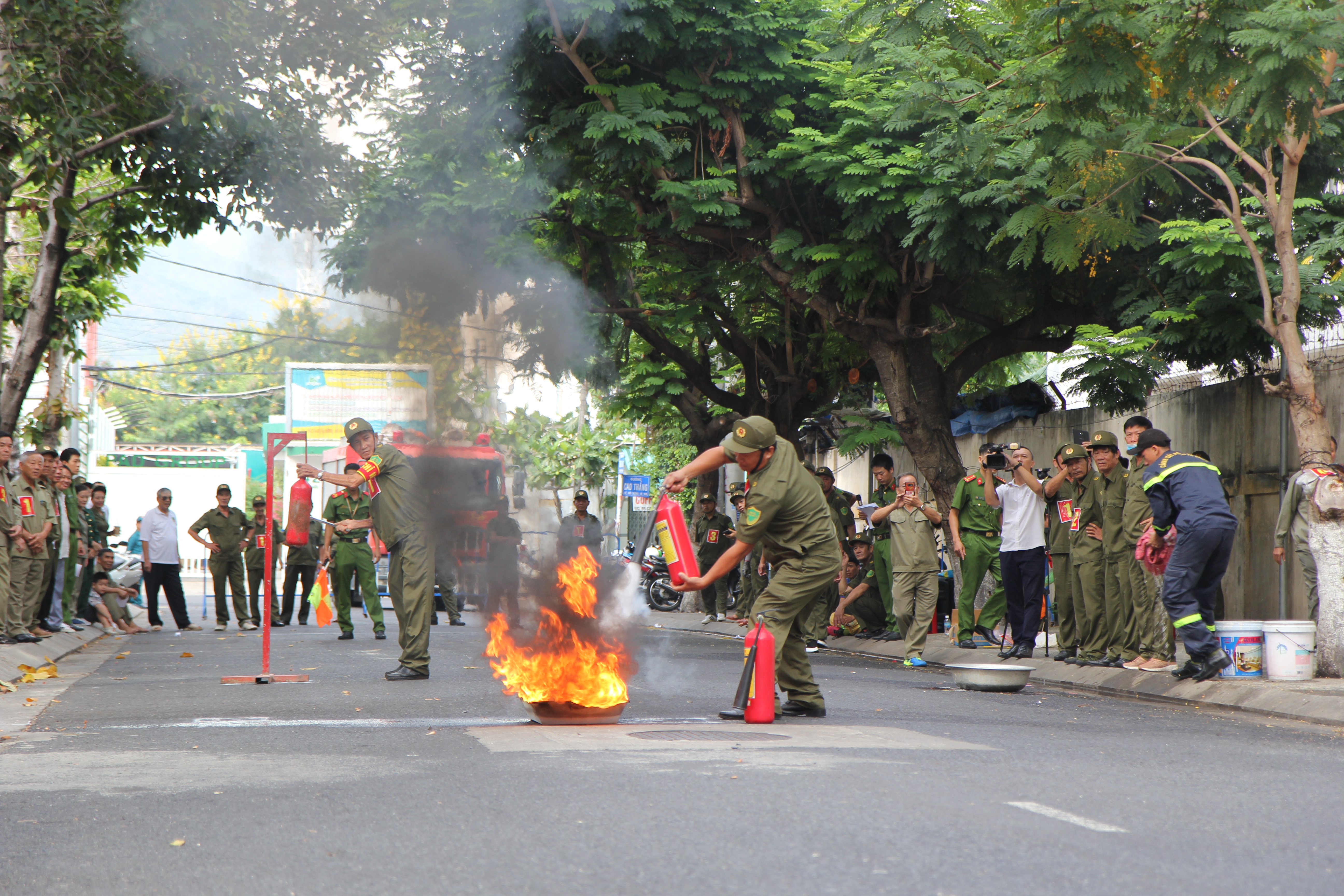 Phường Phước Long:: Hội thao nghiệp vụ chữa cháy mô hình kết hợp dành cho tổ bảo vệ an ninh trật tự
