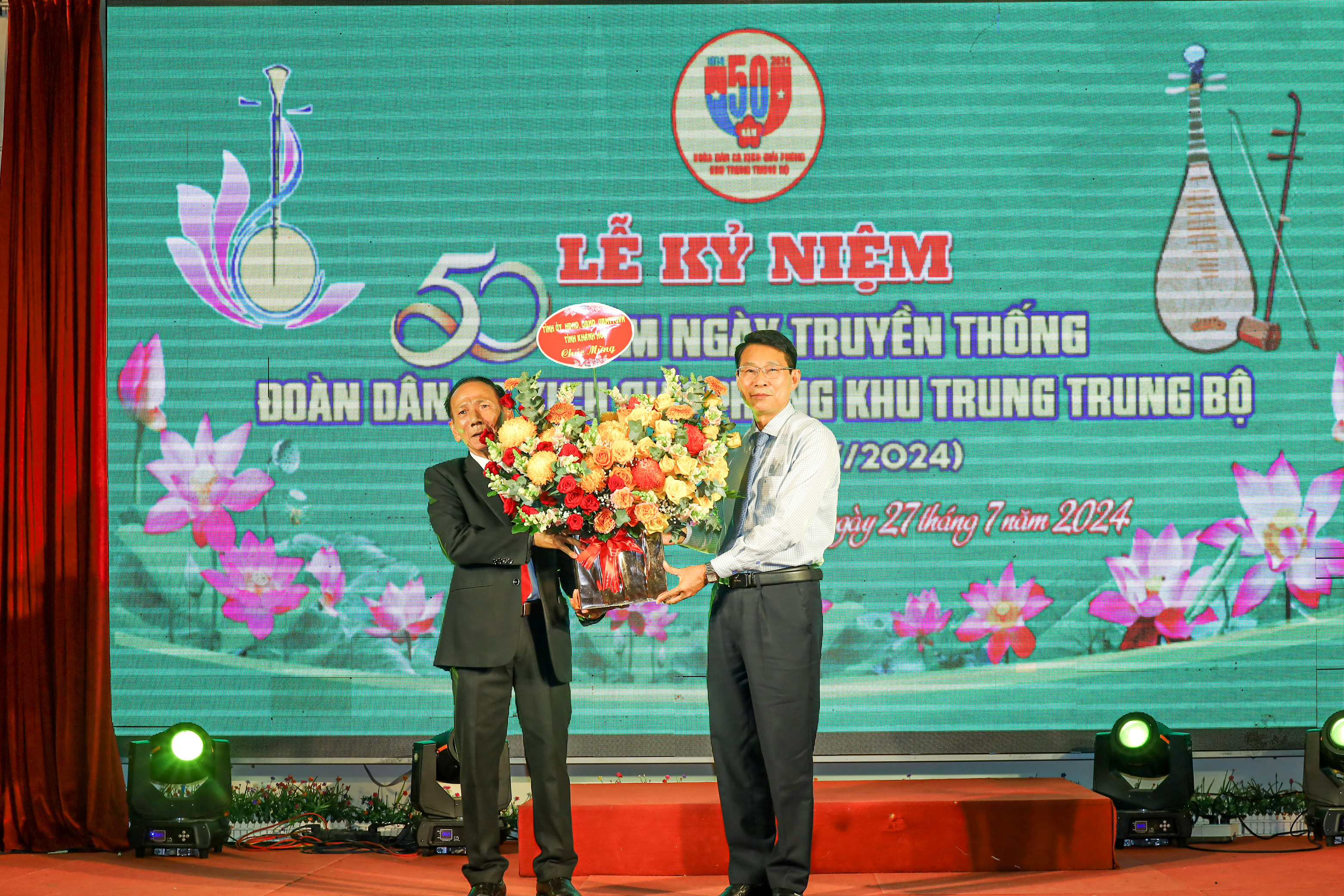 Kỷ niệm 50 năm Ngày truyền thống Đoàn Dân ca kịch Giải phóng khu Trung Trung Bộ
