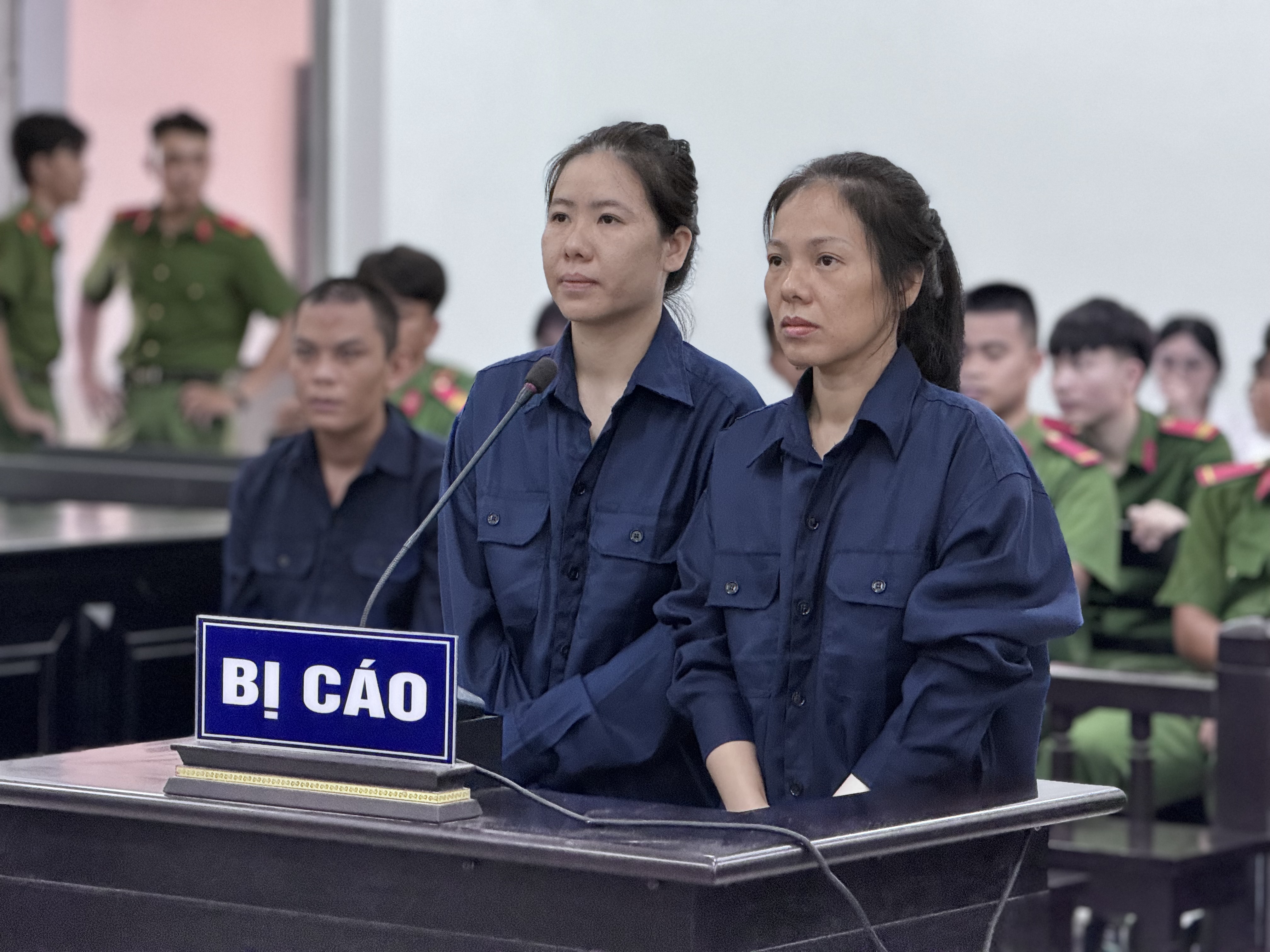 Lừa vay tiền bằng sổ hồng giả, 2 chị em vào tù