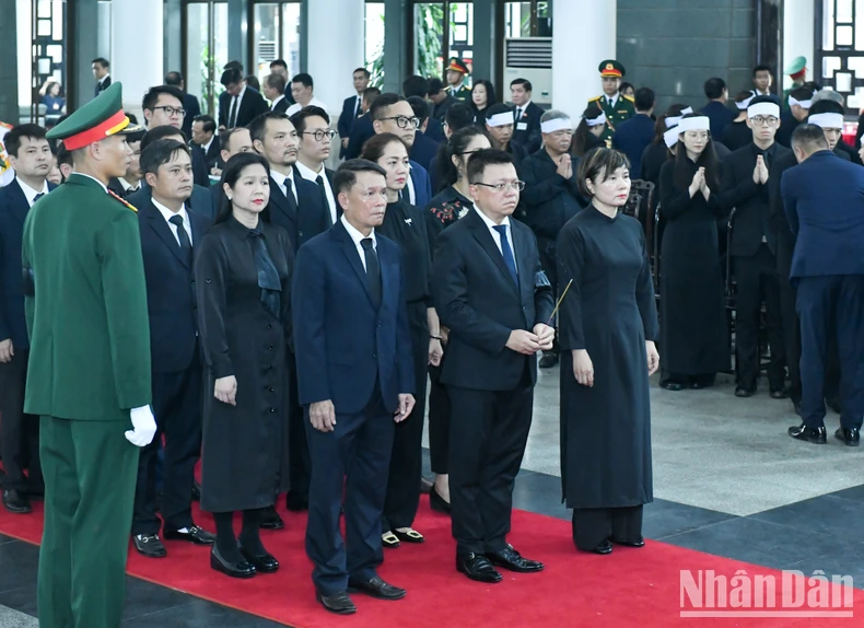 Đoàn Hội Nhà báo Việt Nam do đồng chí Lê Quốc Minh, Ủy viên Trung ương Đảng, Tổng Biên tập Báo Nhân Dân, Phó Trưởng Ban Tuyên giáo Trung ương, Chủ tịch Hội Nhà báo Việt Nam làm Trưởng đoàn viếng Tổng Bí thư Nguyễn Phú Trọng.