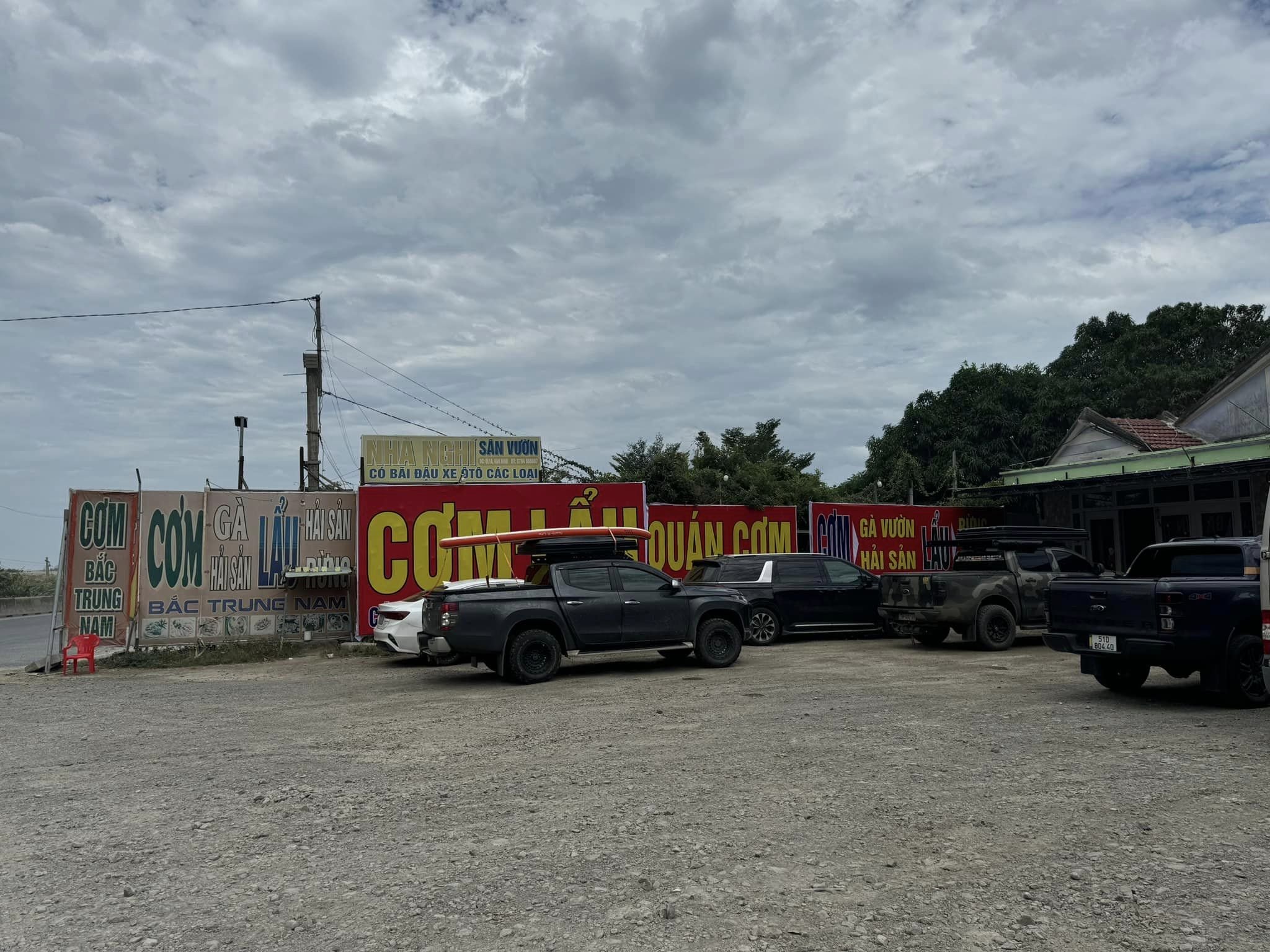 Xác minh thông tin quán cơm trên địa bàn xã Vạn Thắng bị tố “chặt chém”