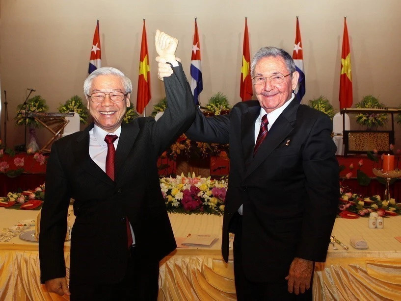 Đại tướng Raul Castro Ruz, Bí thư thứ nhất Ban chấp hành Trung ương Đảng Cộng sản Cuba, Chủ tịch Hội đồng Nhà nước và Hội đồng Bộ trưởng Cuba với Tổng Bí thư Nguyễn Phú Trọng ngày 8/7/2012, tại Hà Nội. (Ảnh: Trí Dũng/TTXVN)

