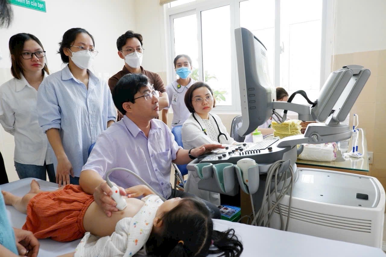 Bệnh viện Đa khoa tỉnh Khánh Hòa:: 2 bệnh nhân nhi được hỗ trợ 16 triệu đồng điều trị tim bẩm sinh  