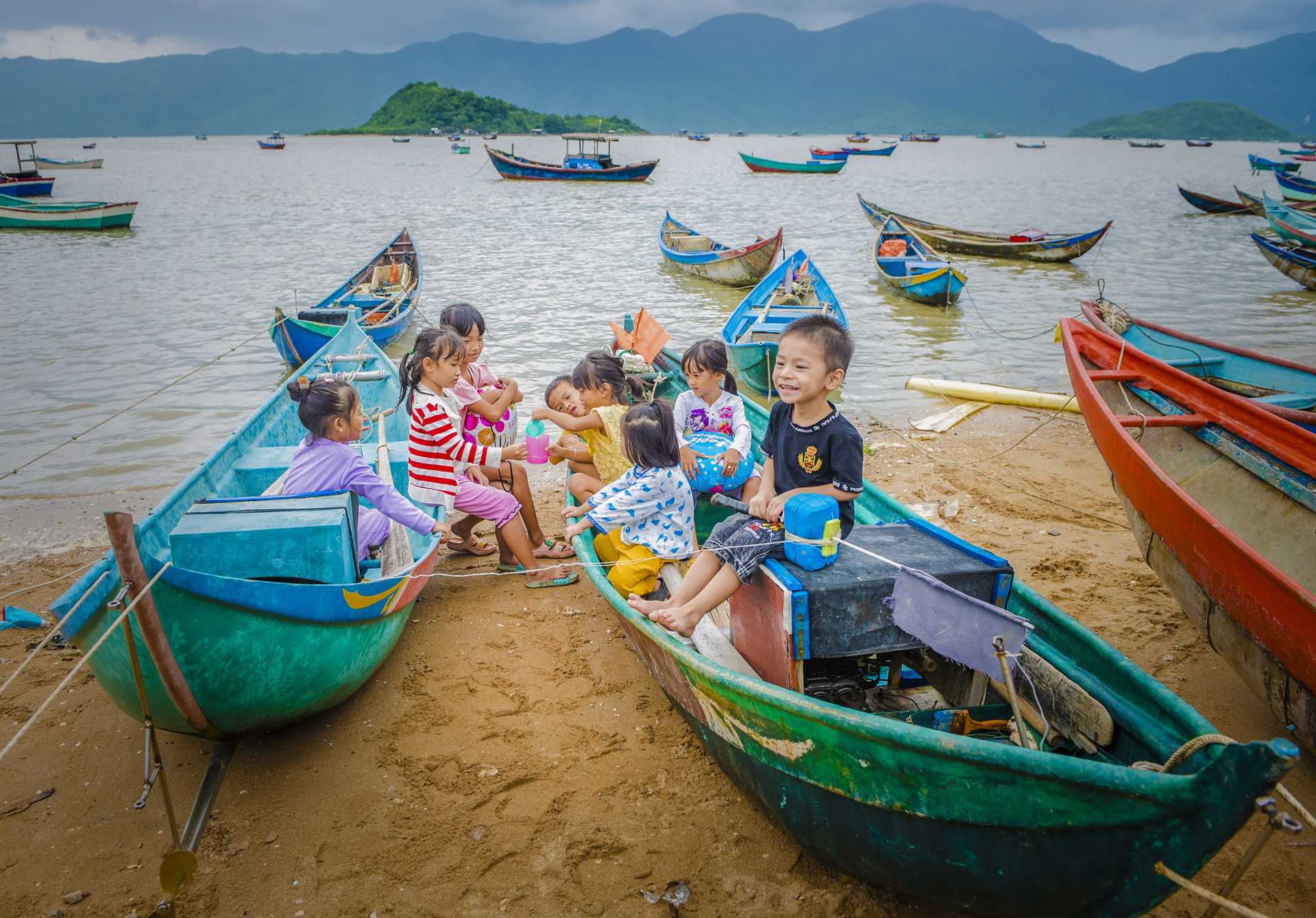 Trẻ em làng chài.