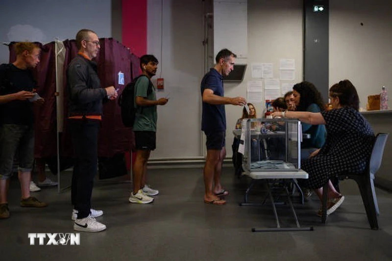 Bầu cử Quốc hội Pháp: Cử tri đi bỏ phiếu vòng hai