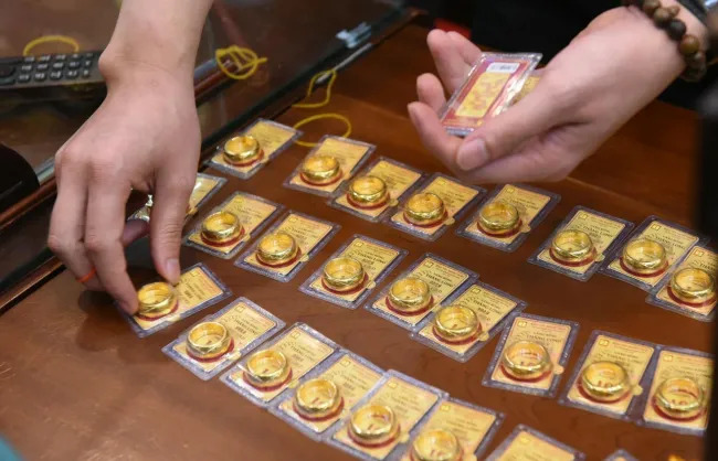 Giá vàng nhẫn bật tăng vượt giá vàng miếng