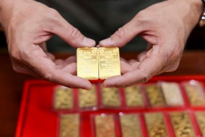 Giá vàng trong nước giảm theo thế giới