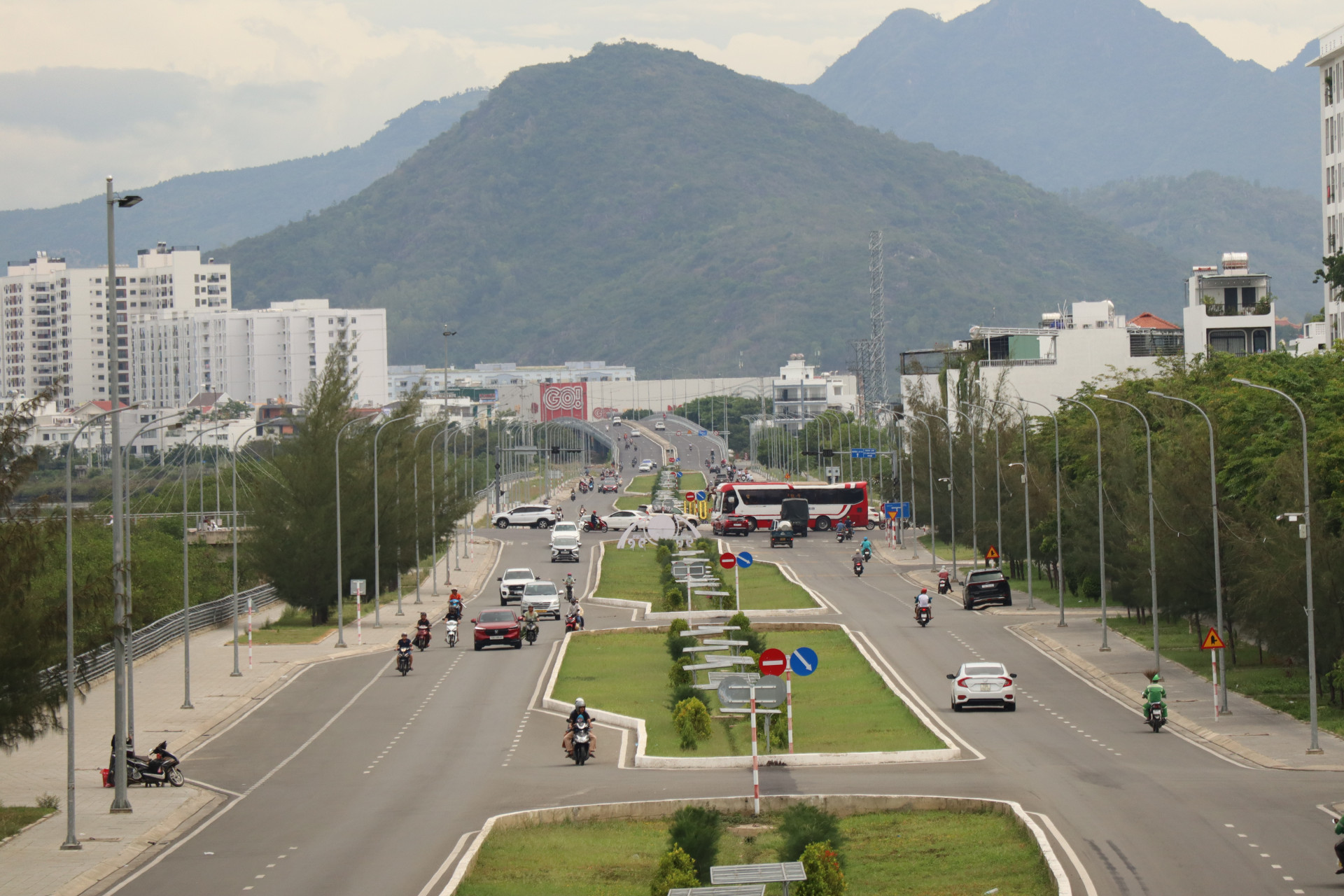 Đường vành đai 2 nhánh phía nam đoạn giao nhau với đường Tố Hữu