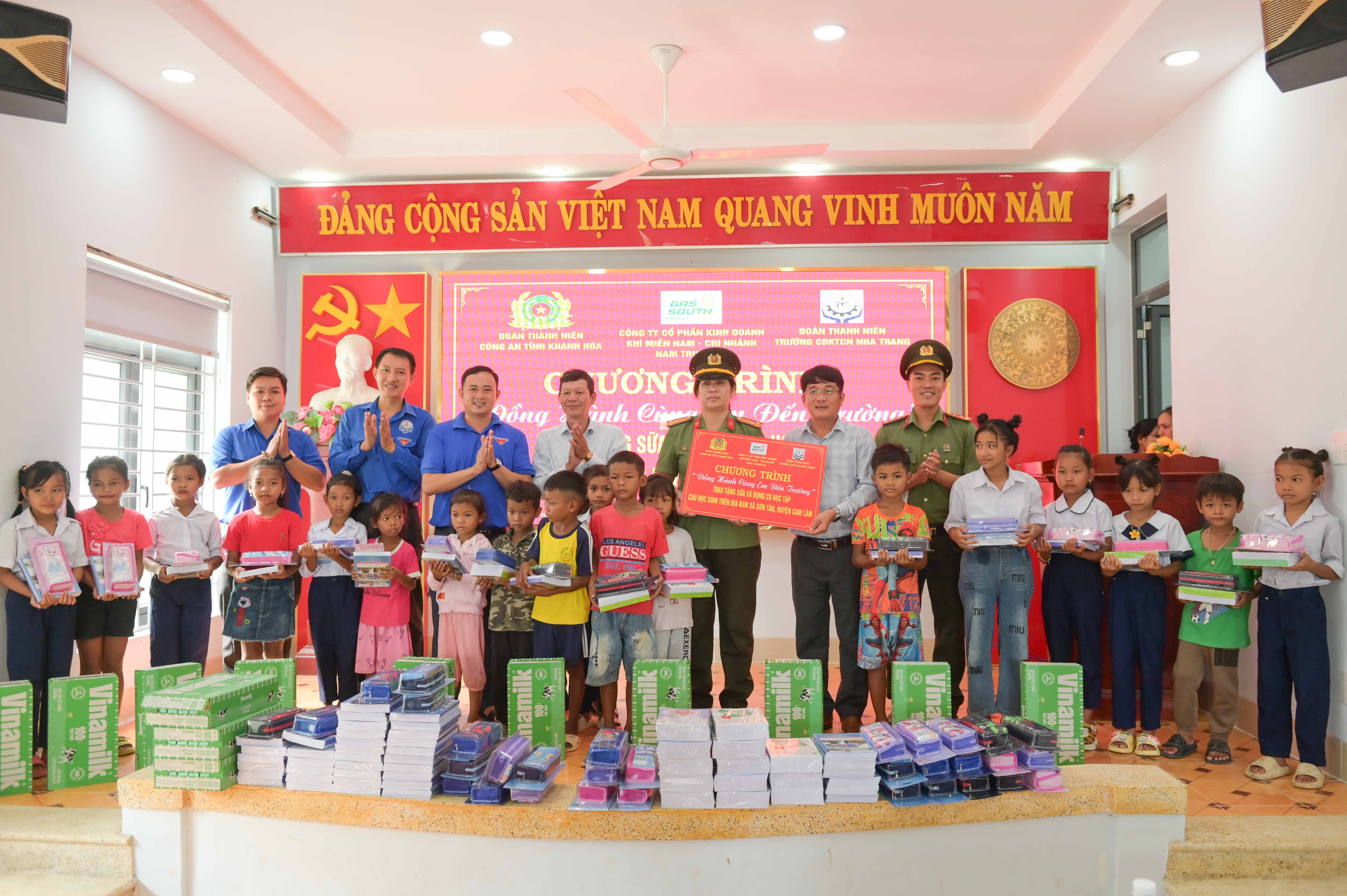 Tổ chức chiến dịch Thanh niên tình nguyện hè tại xã Sơn Tân