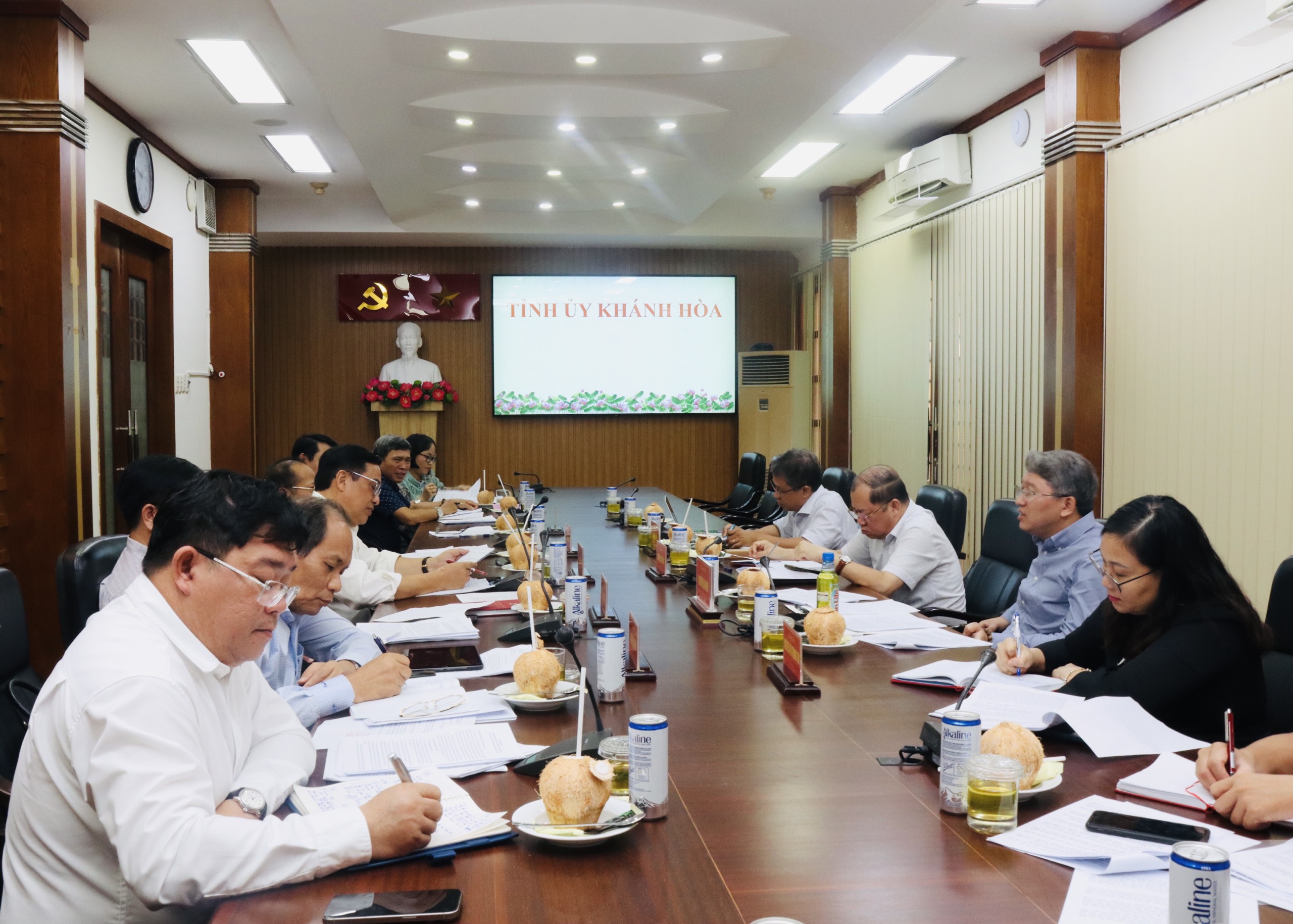 Thảo luận đề cương chi tiết Báo cáo chính trị Đại hội đại biểu Đảng bộ tỉnh lần thứ XIX