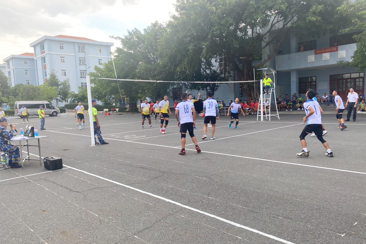 Vùng 4 Hải quân khai mạc giải thể dục thể thao chào mừng Đại hội Thi đua Quyết thắng giai đoạn 2019 - 2024