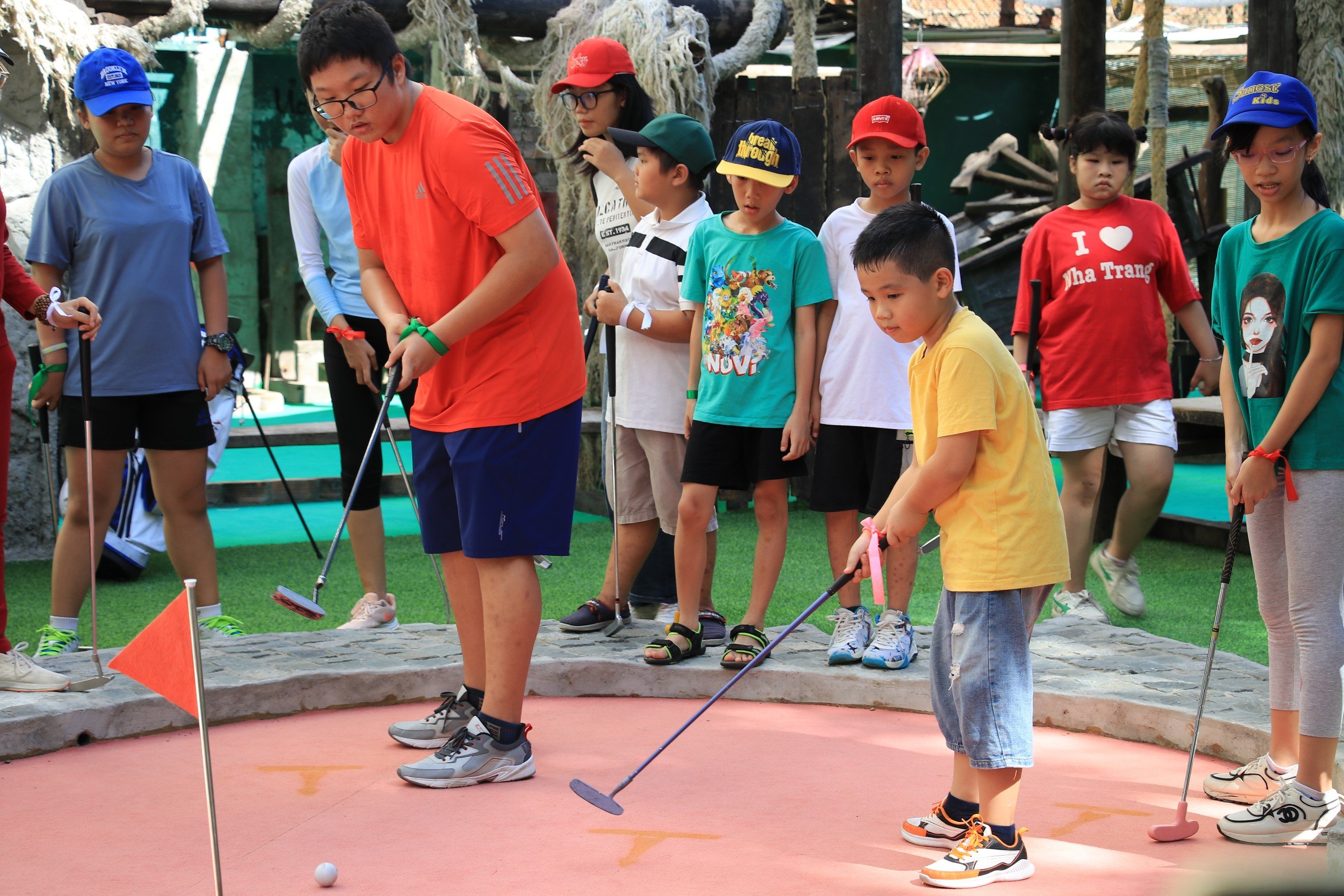 Thú vị giải đấu mini-golf