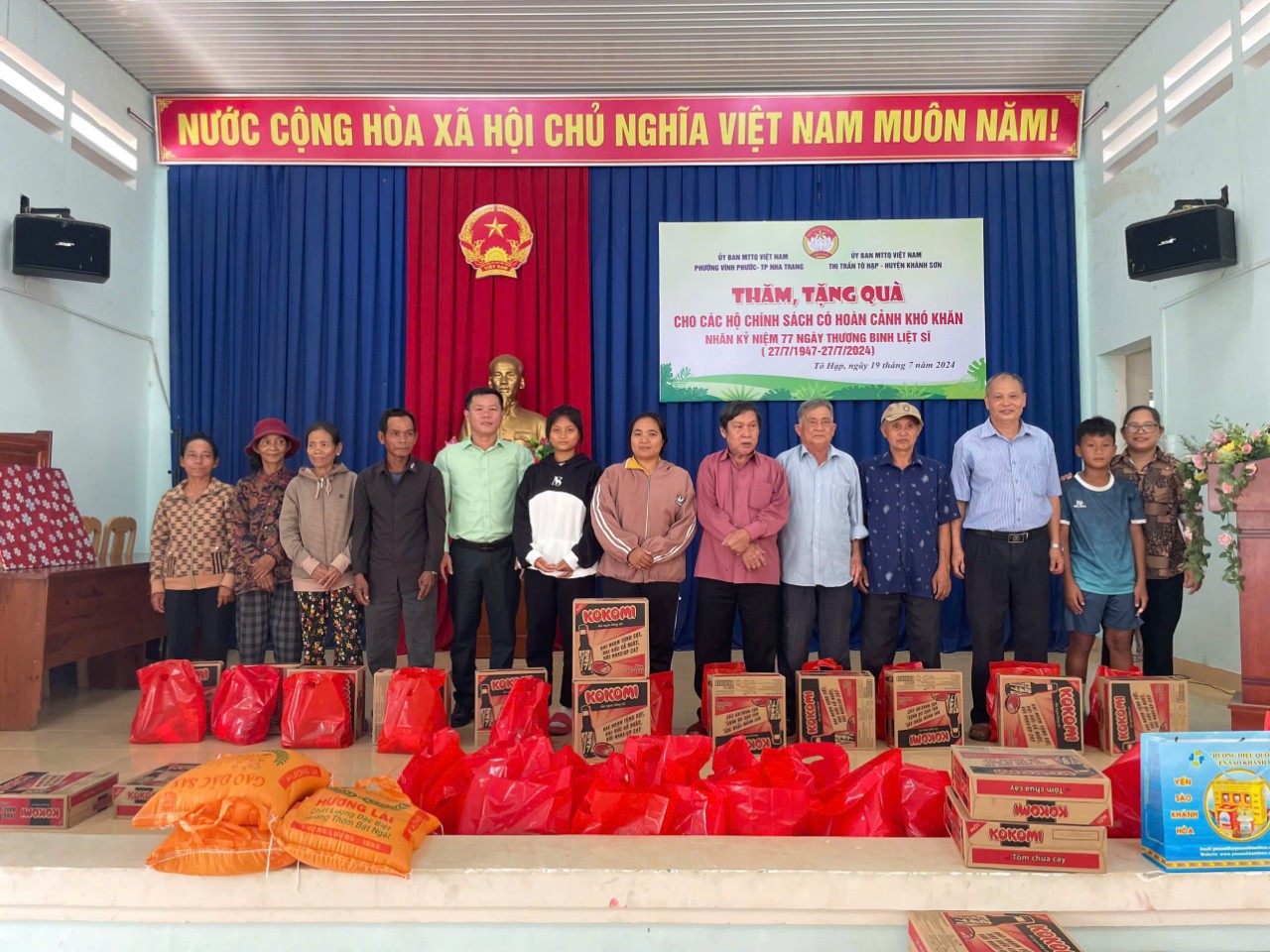 UBMTTQ Việt Nam phường Vĩnh Phước: Tặng quà cho hộ nghèo, hộ chính sách khó khăn ở thị trấn Tô Hạp