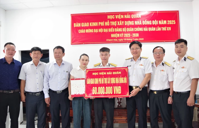 Học viện Hải quân bàn giao Nhà đồng đội cho quân nhân khó khăn
