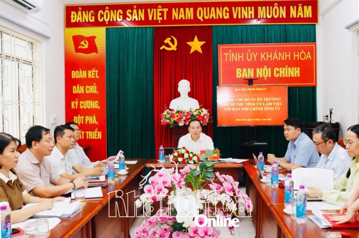 Phó Bí thư Tỉnh ủy Hồ Xuân Trường làm việc với Ban Nội chính, Ban Tổ chức và Văn phòng Tỉnh ủy