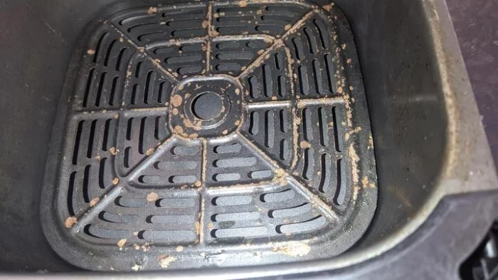 Mẹo làm sạch nồi chiên không dầu bị rỉ sét