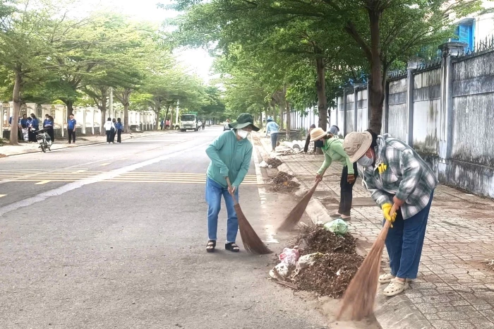 Xã Vạn Ninh: Hơn 1.000 người tham gia tổng vệ sinh môi trường