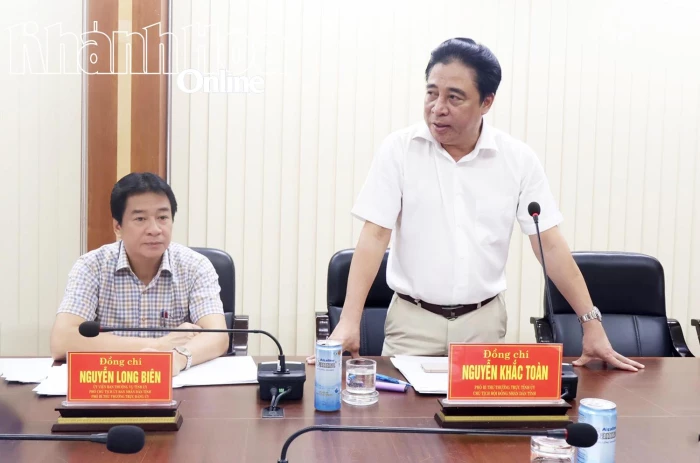 Phó Bí thư Thường trực Tỉnh ủy Nguyễn Khắc Toàn làm việc với Tiểu ban Tổ chức phục vụ Đại hội Đảng bộ tỉnh